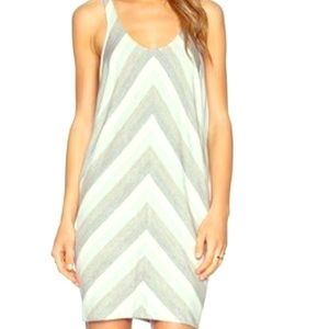 Awesome Bella Luxx sleeveless tunic dress